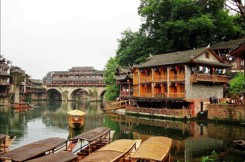 Yinlu Boutique Hostel (Fenghuang Hongqiao) Over view