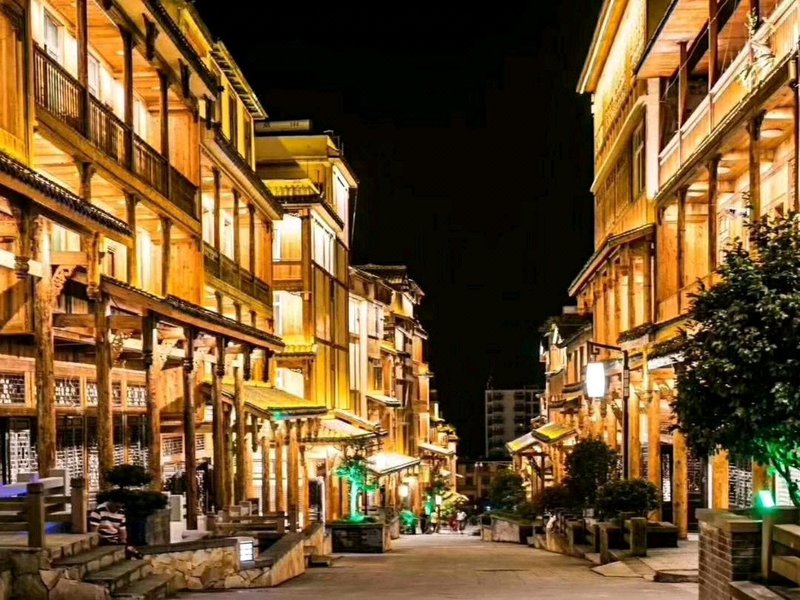 Reggie Hotel周边景点