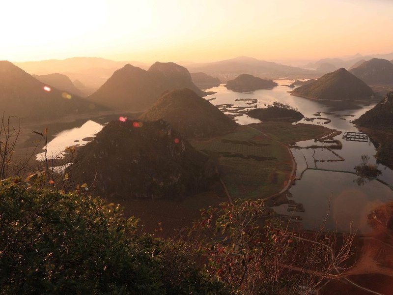 Tien Son周边景点