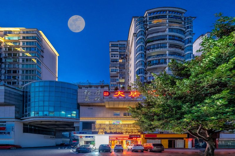 Cairns Hotel (Railway Station Branch) Over view