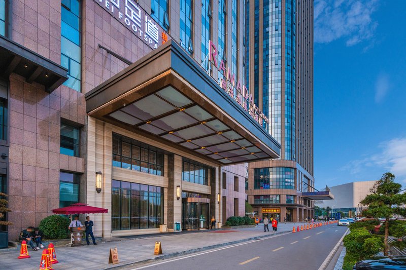 Ramada Changsha South Bus Station Over view