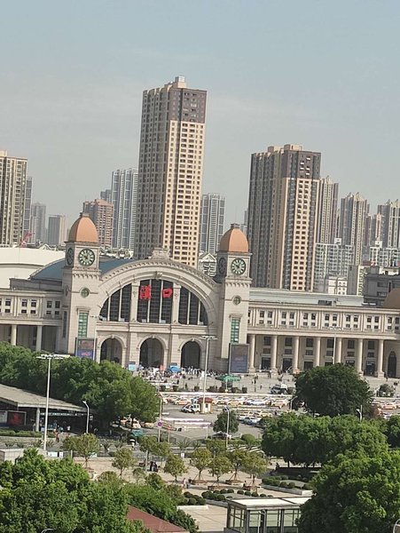 Wuhan jintaohongjueyue Hotel Over view