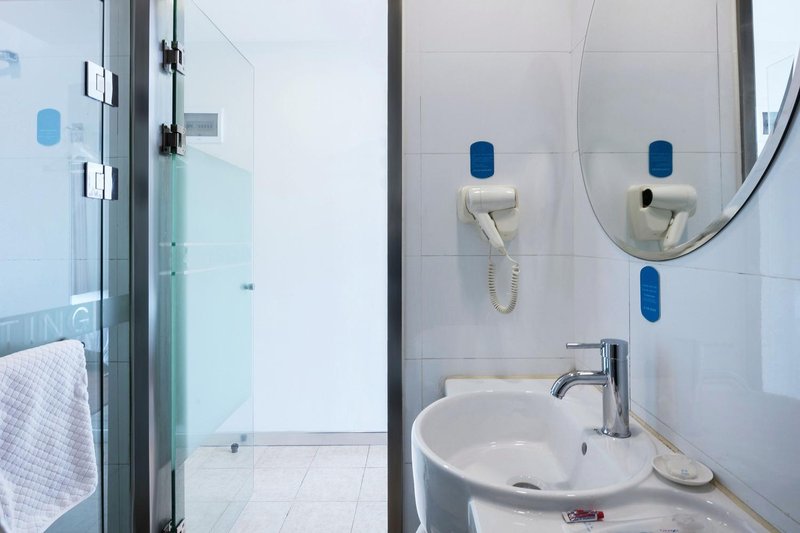 Hanting Hotel Guest Room