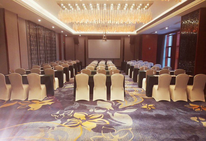 Huayin Ramada Plaza Hotelmeeting room