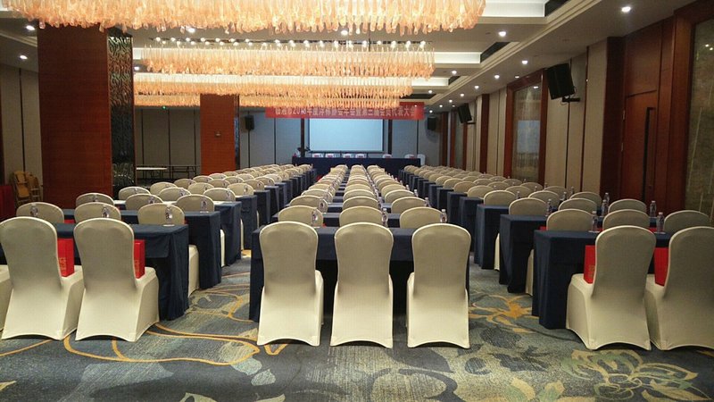 Huayin Ramada Plaza Hotelmeeting room