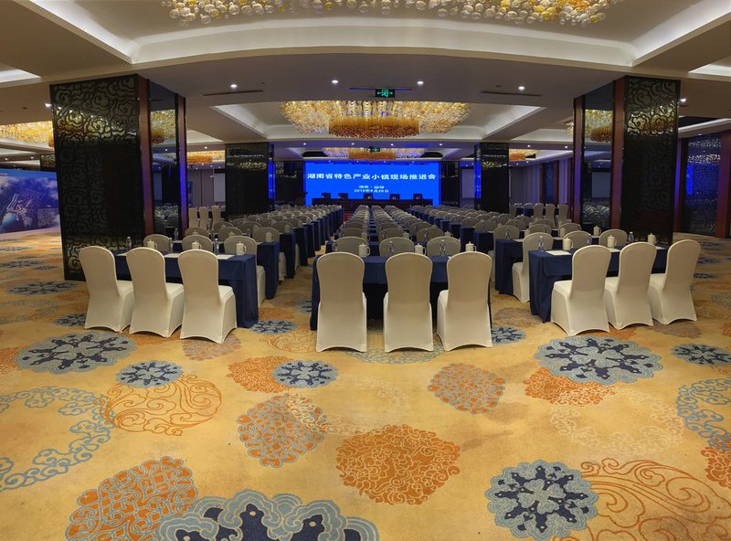 Huayin Ramada Plaza Hotelmeeting room