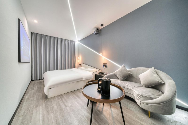Xingcheng Z Designer Art Hotel (Hangzhou East Railway Station Flagship Store)Guest Room