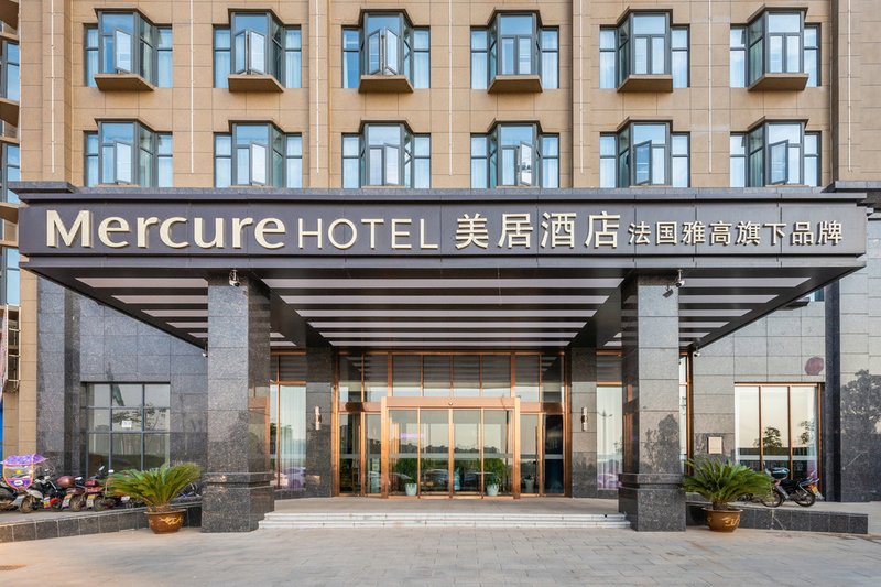 Mercure Hotel (Wuhan Yangluo) Over view