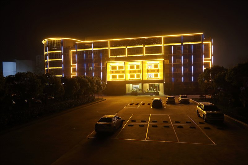 Hongye Hotel (Wuhan Taizi Lake) Over view