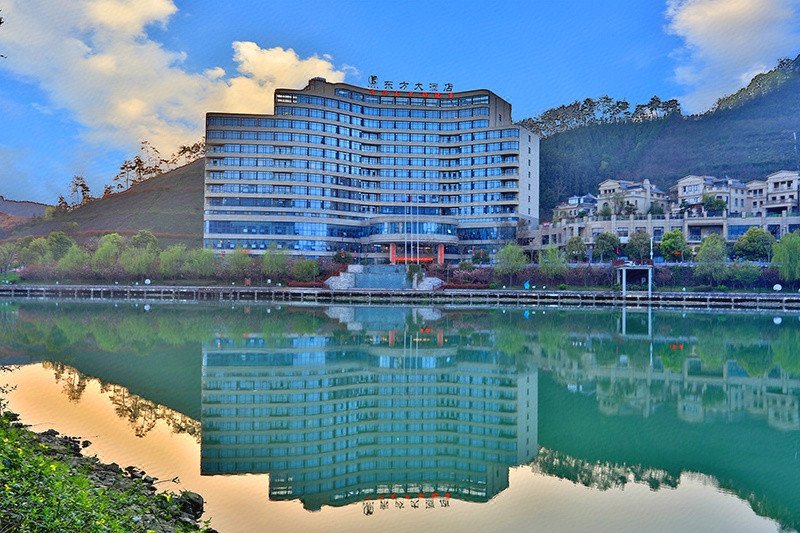 Oriental Hotel (Kaihua Linhu Road)Over view