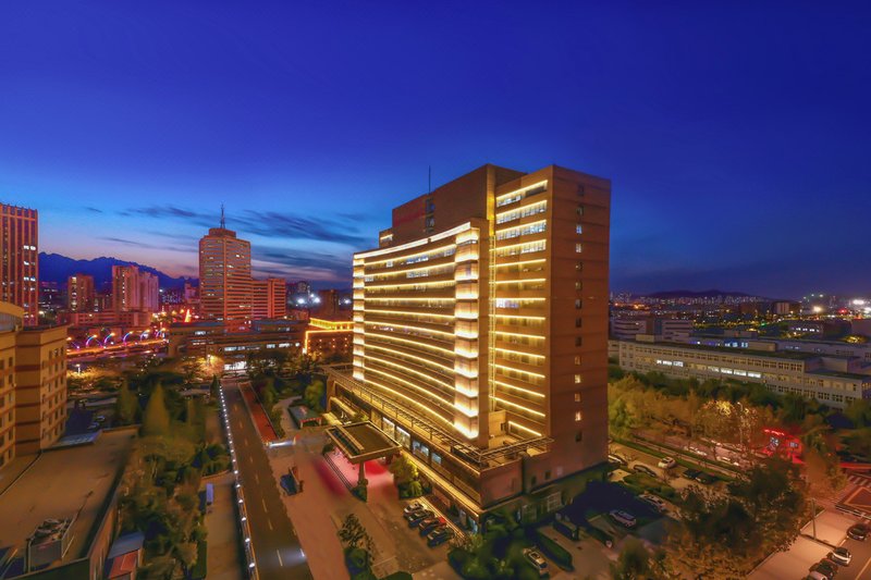 Qingdao Celebrity Hotel Over view