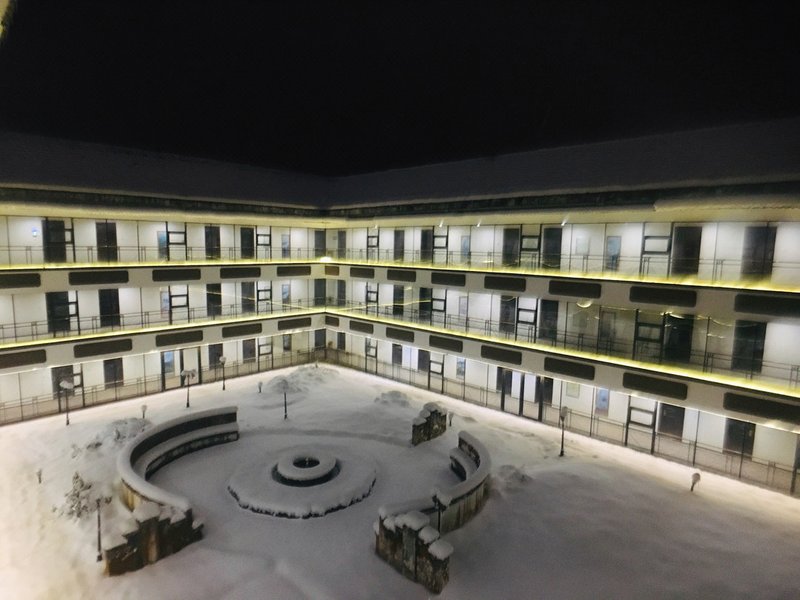 Xiling Snow Mountain Maple Leaf Hotel Over view