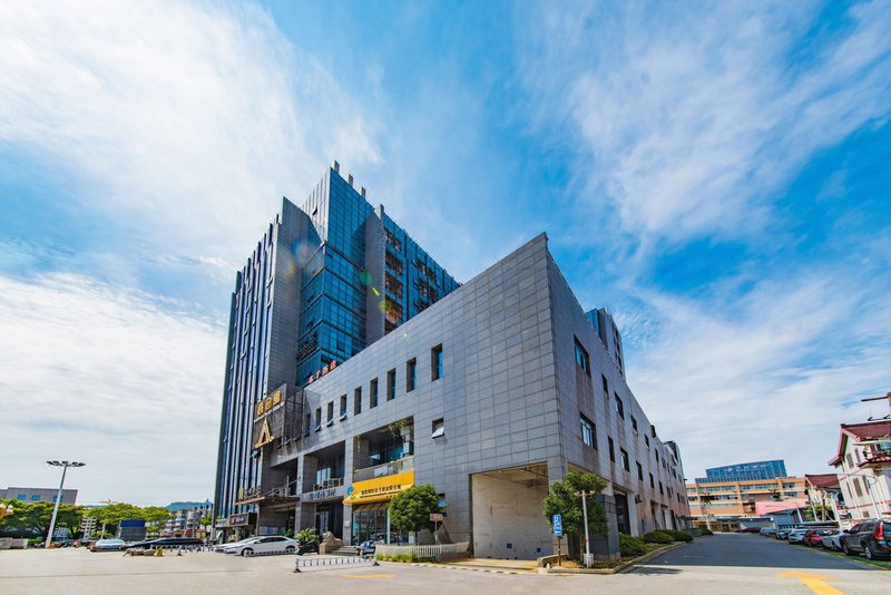 James Joyce Coffetel (Suzhou Mudu Metro Station) Over view