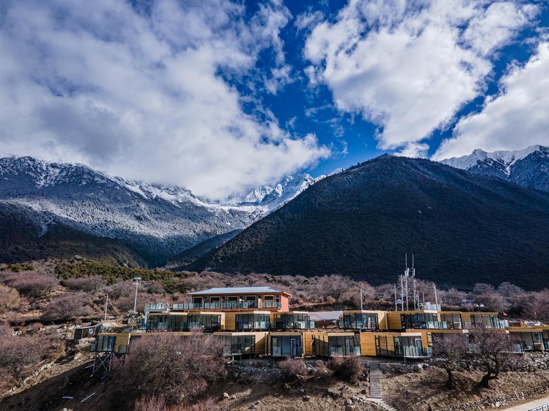 WILD BLOSSOM HOTEL Over view