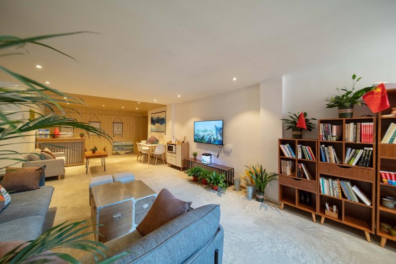 live in the mountains Lobby