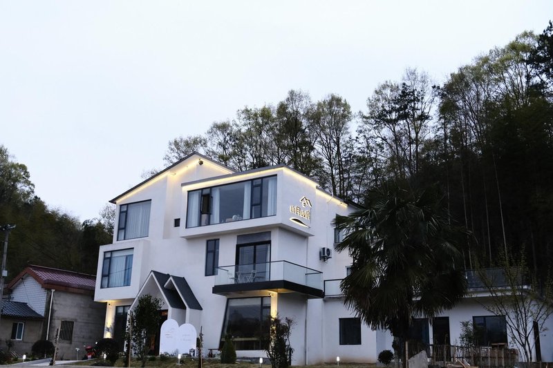 Xiaoyue Mountain House Over view