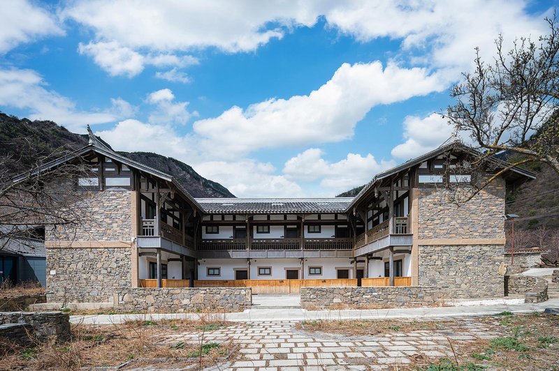 Luding Niubei Mountain Mowang Valley Resort&Hotel Over view