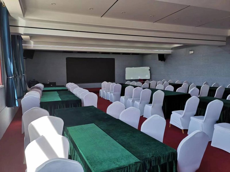 CLOUD ABOVE HOTEL meeting room