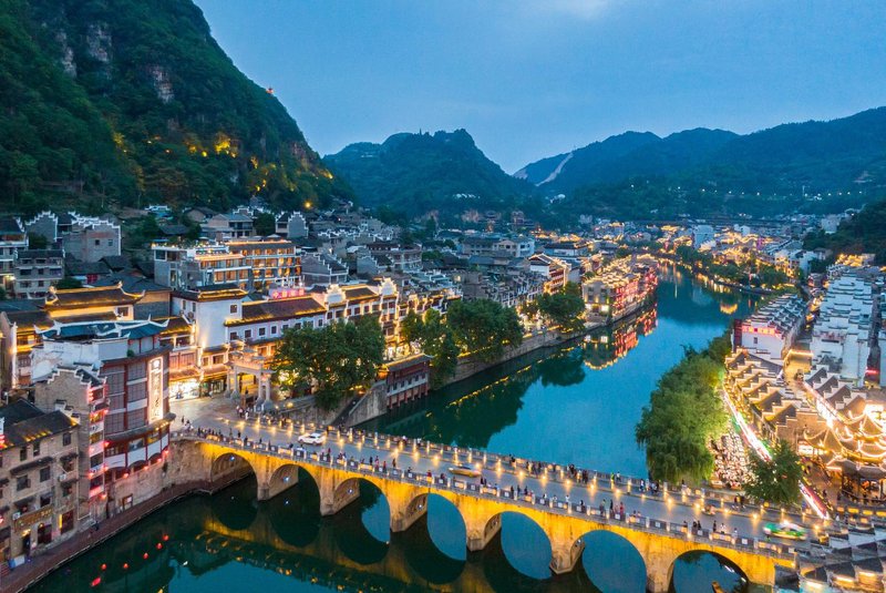 Zhenyuan Mountain and River B&B Over view