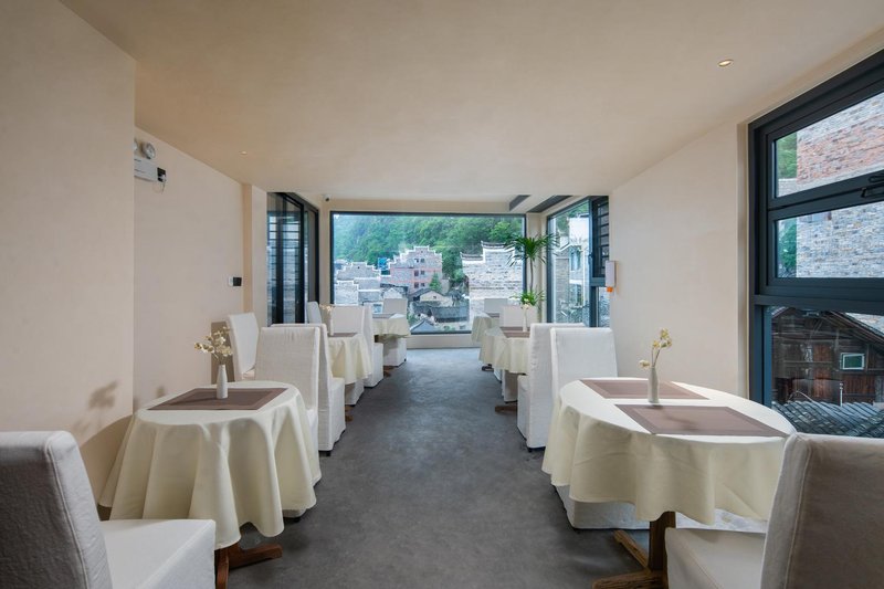 Zhenyuan Mountain and River B&B Restaurant