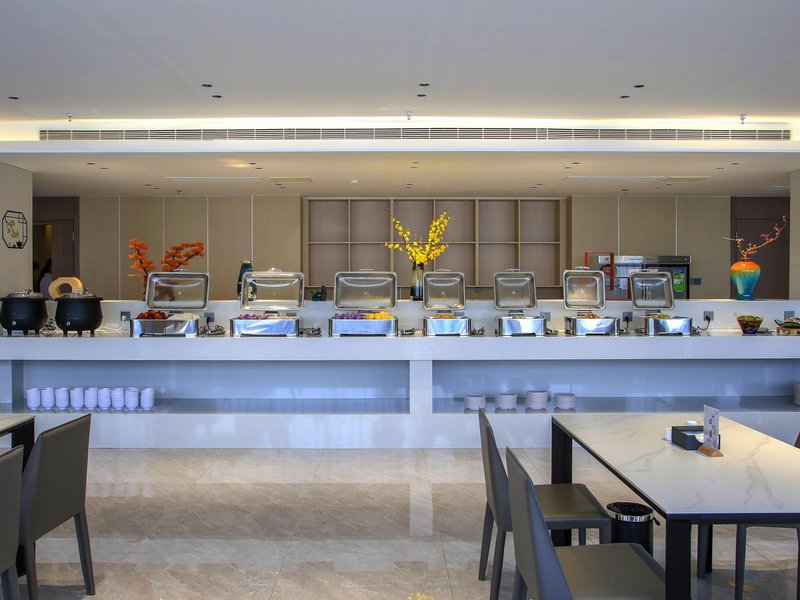 Huaxin Civil Aviation Hotel (Xinyang East High-speed Railway Station) Restaurant