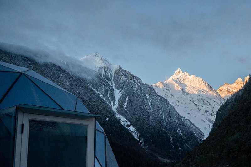 Yubeng Tibetan Mid-Levels ZGlamping Wild Luxury Tent Over view