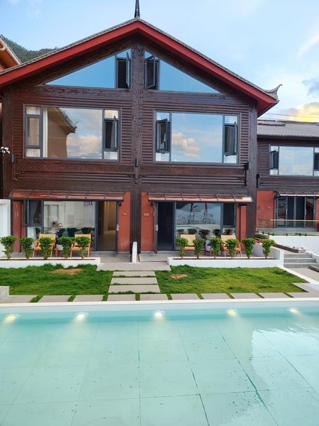 泸沽湖星也·云山望酒店外景图