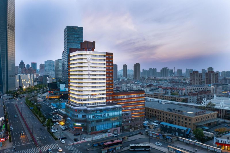 Atour Hotel (Dalian Railway Station) Over view