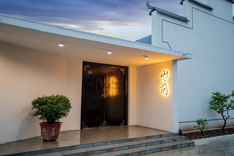 Yuntai Mountain Front Homestay Over view