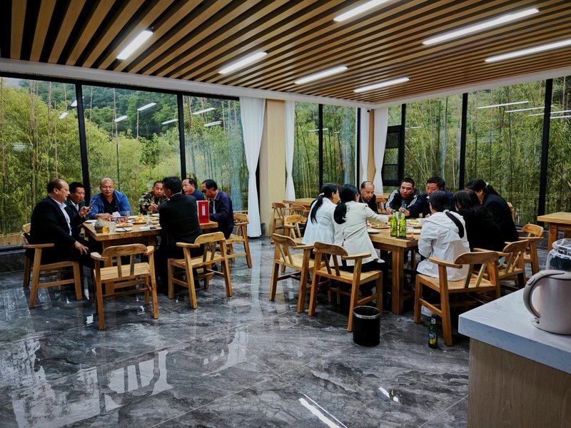 Luanchuan Bamboo Sea Wildlife Park Zhuyingsu Restaurant