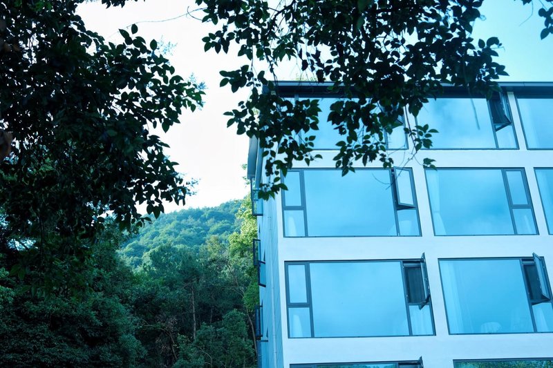 Yincaolu Longmen Mountain Su (Yanziling Scenic Area Branch) Over view