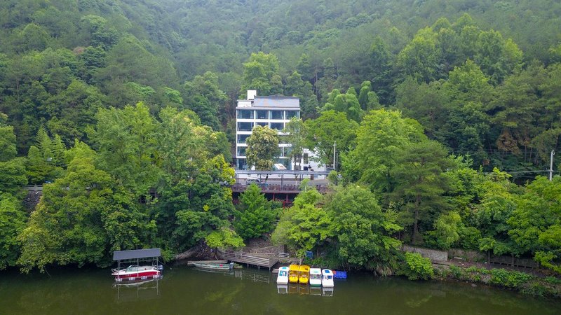 Yincaolu Longmen Mountain Su (Yanziling Scenic Area Branch) Over view