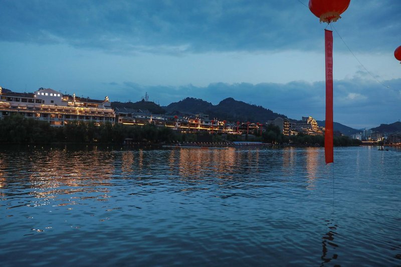 Jiulong Yipin Hotel (Zhenyuan Ancient City New Bridge) Over view
