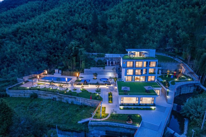 Anji amidst the home stay facility (angie cloud grassland) Over view