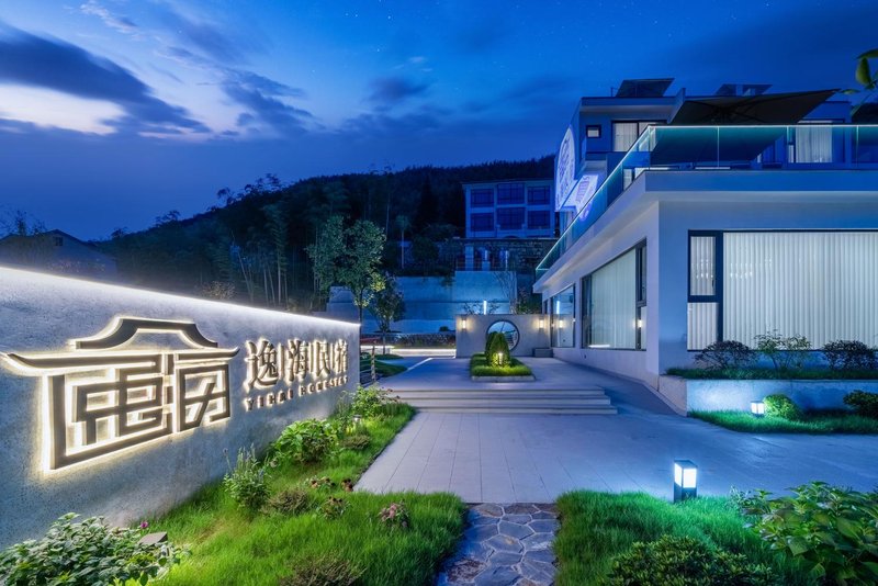 Anji amidst the home stay facility (angie cloud grassland) Over view