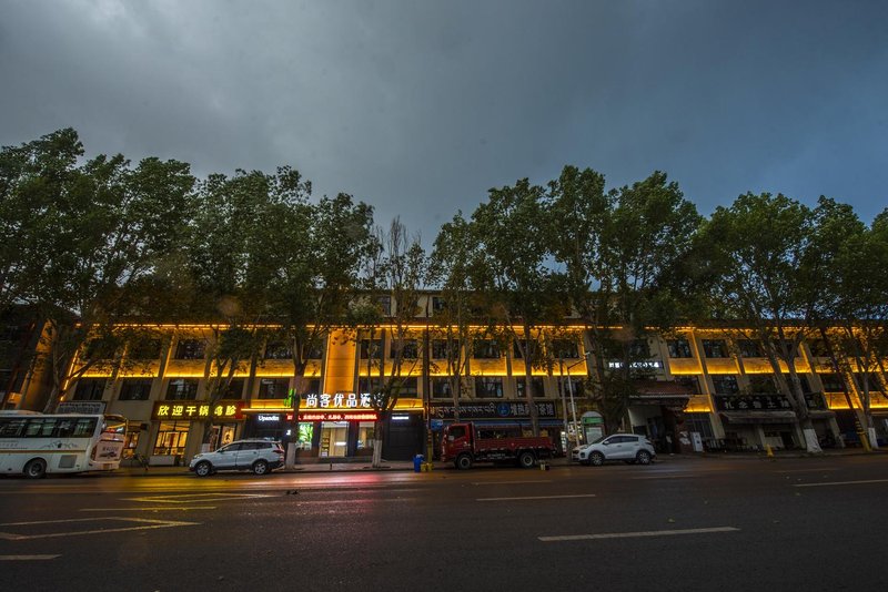 Lhasa Shangke Youpin Hotel (Zhaji Temple) Over view