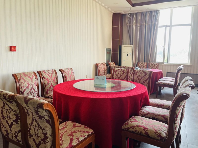 Gaizhou Hefeng Residence Hot Spring Apartment Restaurant