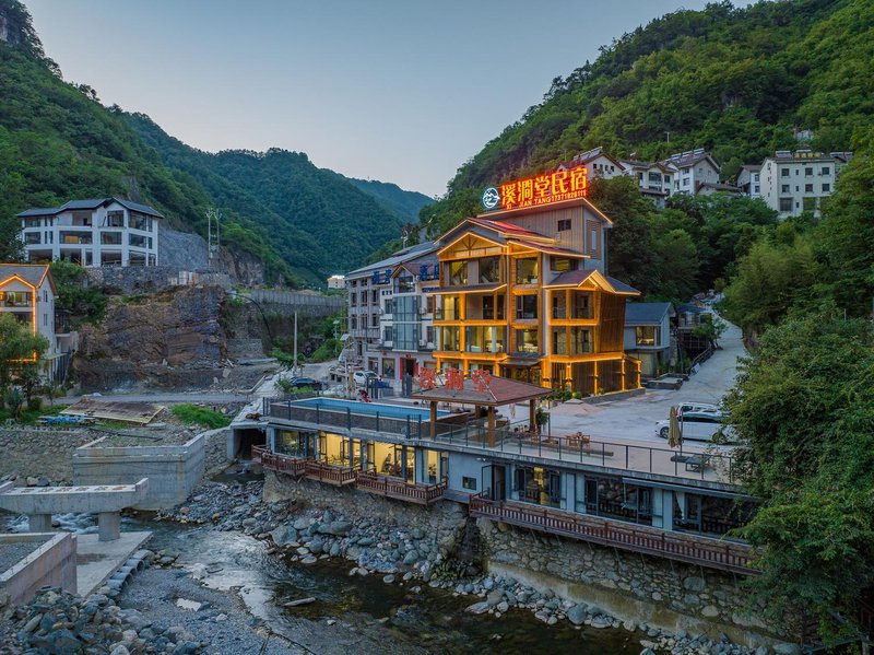 Shennongjia Xixuantang Homestay (Muyuzhen Shennongtan Scenic Area Branch) Over view