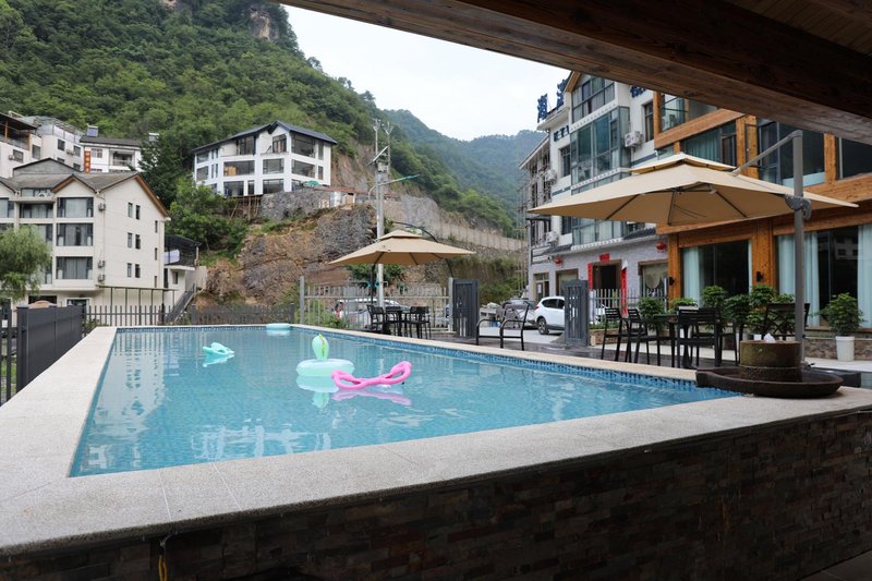 Shennongjia Xixuantang Homestay (Muyuzhen Shennongtan Scenic Area Branch) 休闲