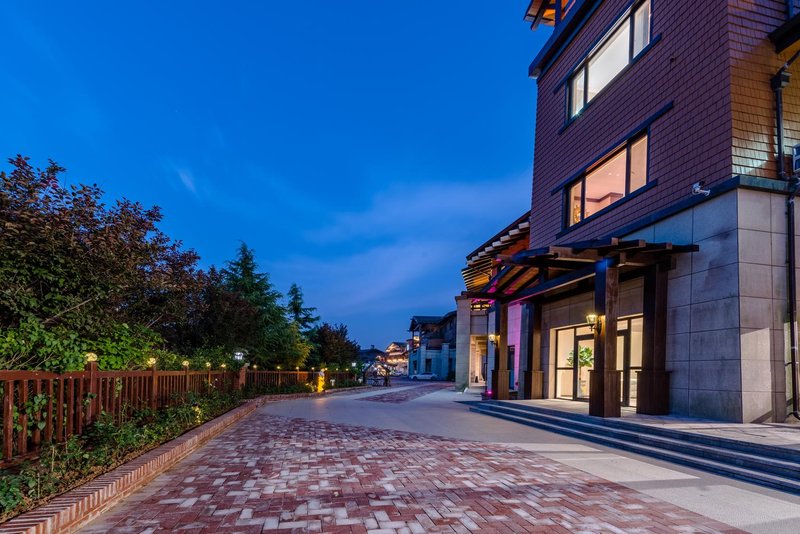 Flower Zhuxue·Yu Homestay (Dalian Hongqi Valley Golf Club)Over view