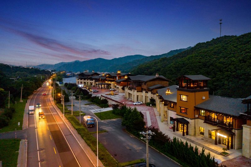 Flower Zhuxue·Yu Homestay (Dalian Hongqi Valley Golf Club)Over view