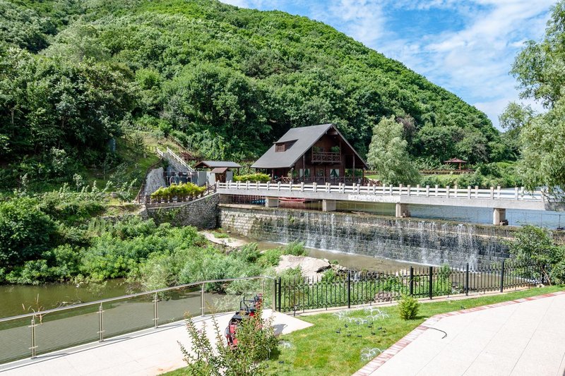 Flower Zhuxue·Yu Homestay (Dalian Hongqi Valley Golf Club)Over view