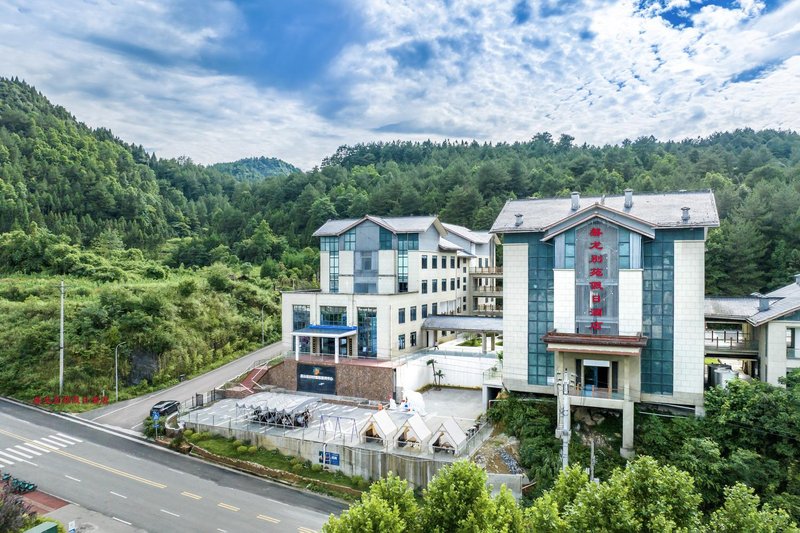 Holiday Inn Xulong Bieyuan (Chongqing Hei Valley Scenic Area) over view