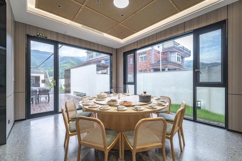 Yincaolu Qimengli Qixi Homestay (Yalu Drifting Branch) Restaurant