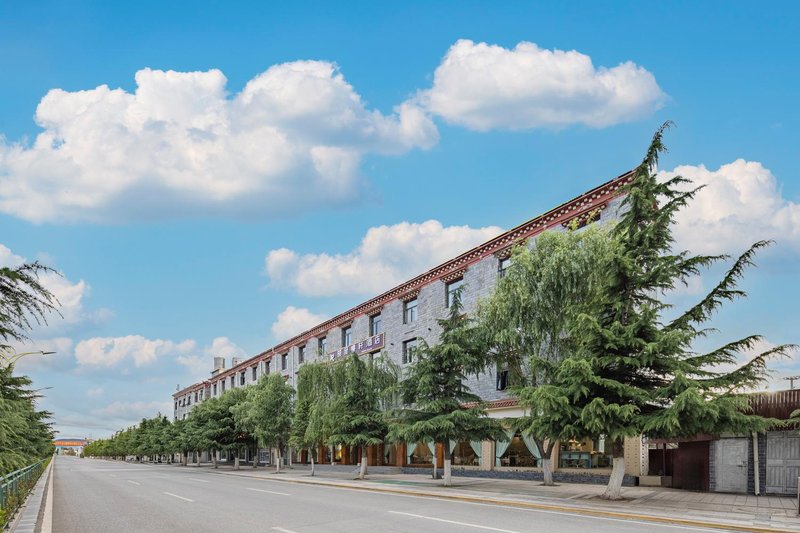 Lichengruixuan Hotel (Shangri-La Dukezong Ancient City) Over view