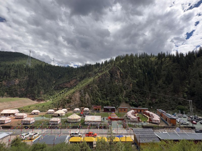 Ronnie Tibetans CampOver view