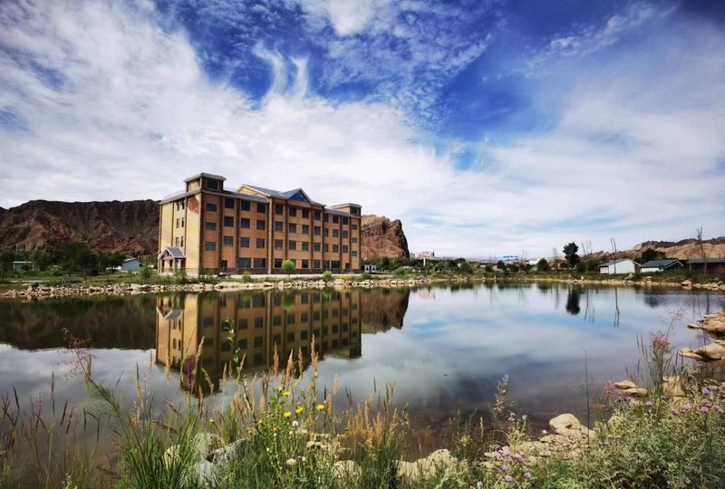 Danxia Bay Country Hotel Over view