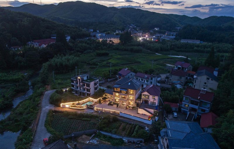 Yunshang Grassland Taoyuanqi Linxi Holiday Beauty Su Over view