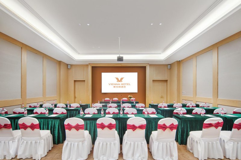 Vienna Hotel (Yuzhou Yuxin District Yu Square Branch) meeting room