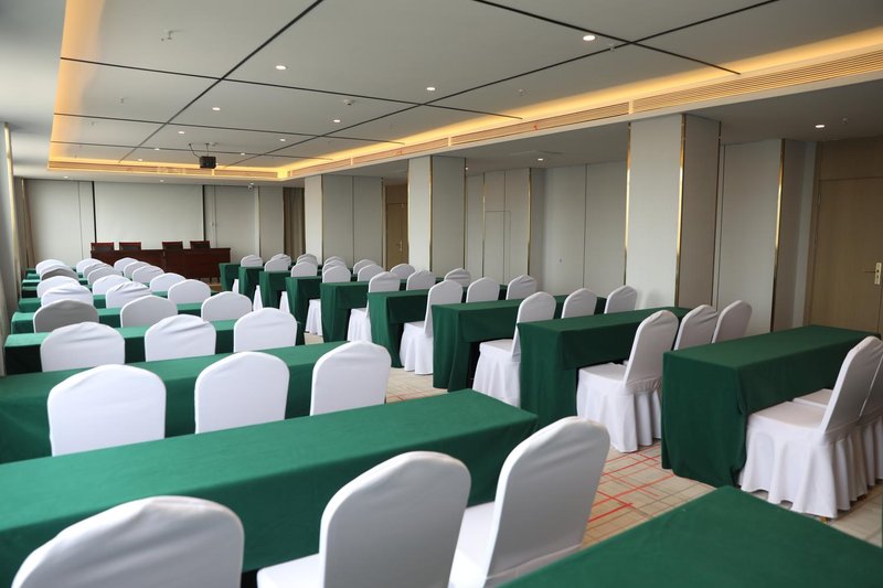 Green Oriental Hotel (Qingdao South Road, Caoxian County, Heze) meeting room